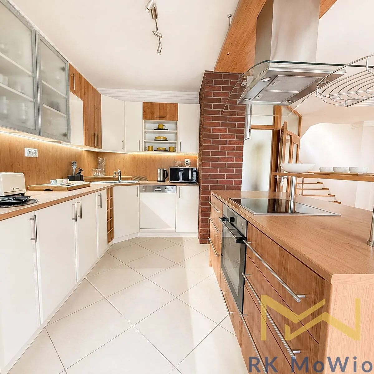 Pronájem rodinného domu 350 m², pozemek 330 m²